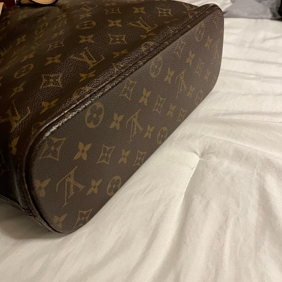 LV tote bag, well taken care off, comes with box and bag, make me an offer - Picture 5 of 7